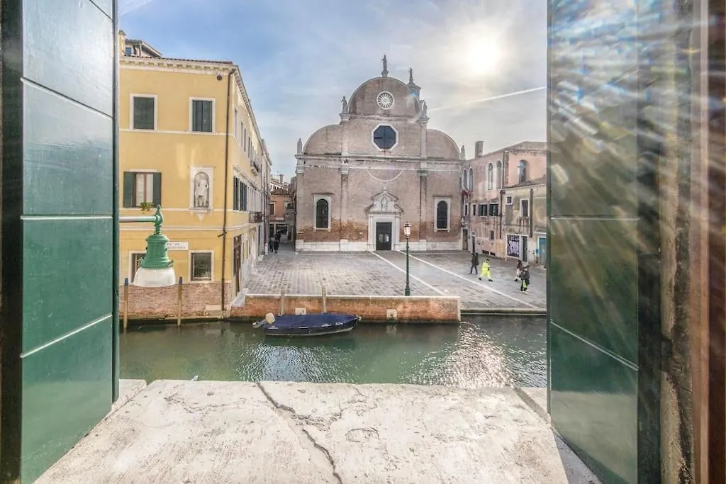 Canal View Luxury Heritage Retreat 2 Bedroom Venice Apartment