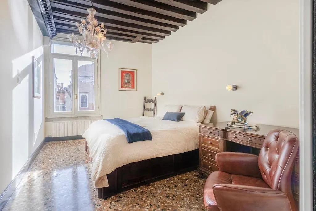 Canal View Luxury Heritage Retreat 2 Bedroom Venice 0*,