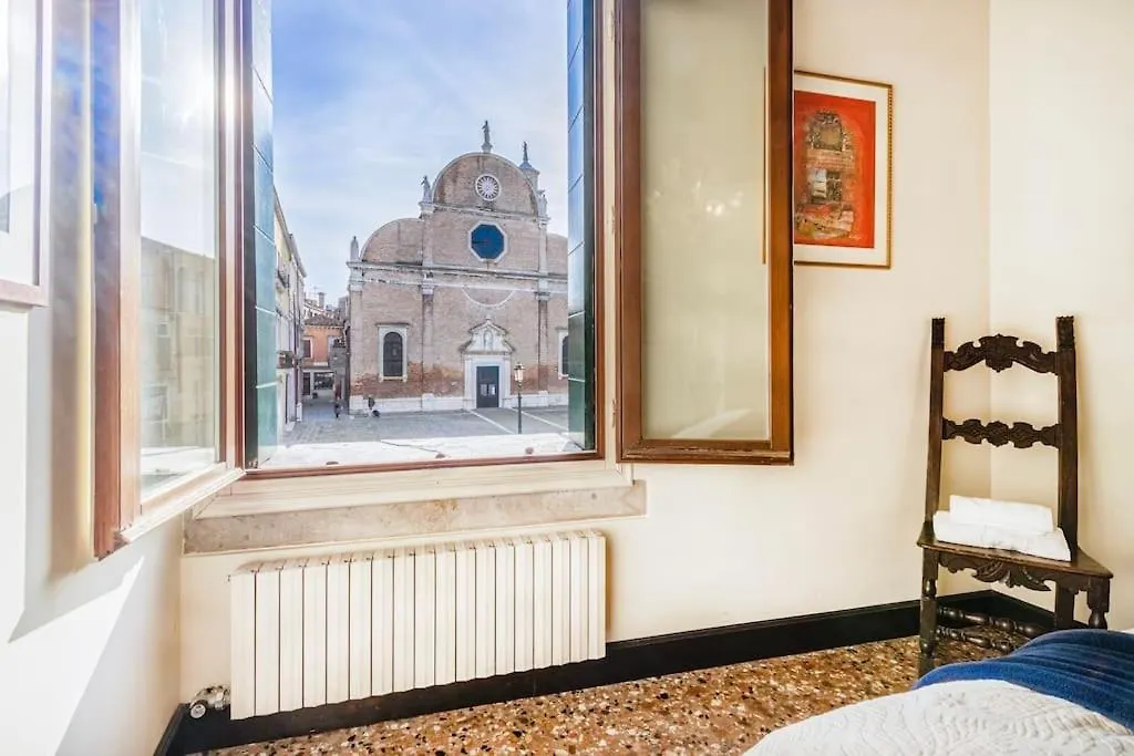 Canal View Luxury Heritage Retreat 2 Bedroom Venice
