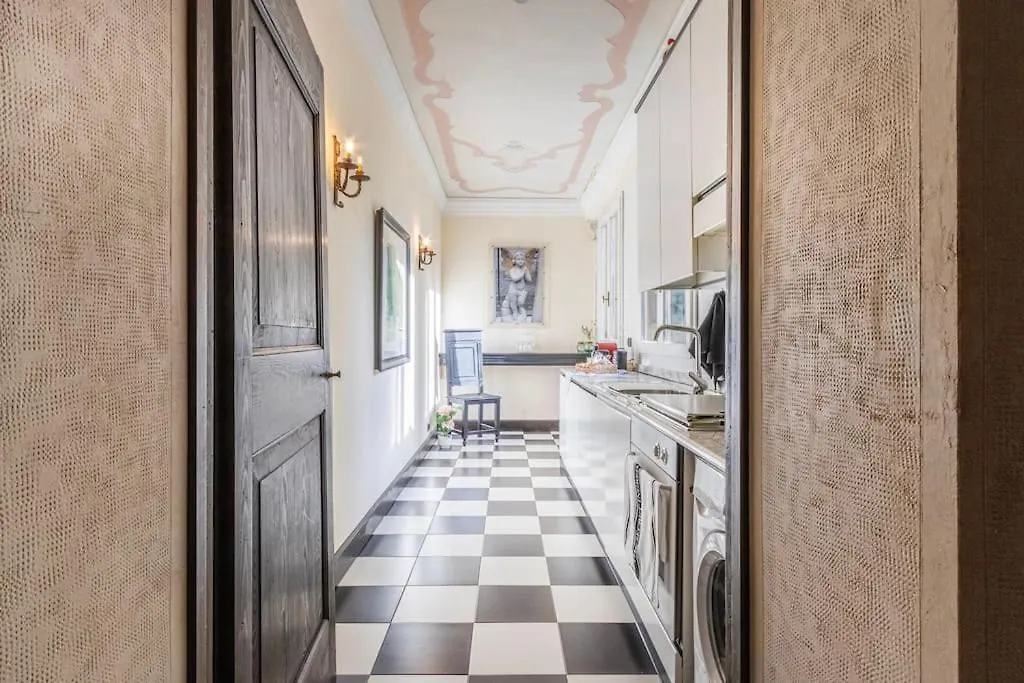 Canal View Luxury Heritage Retreat 2 Bedroom Venice Italy