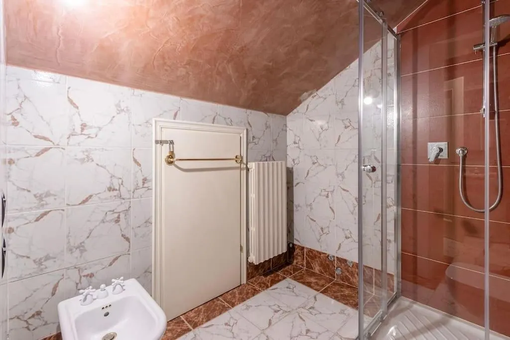 Canal View Luxury Heritage Retreat 2 Bedroom Venice Italy