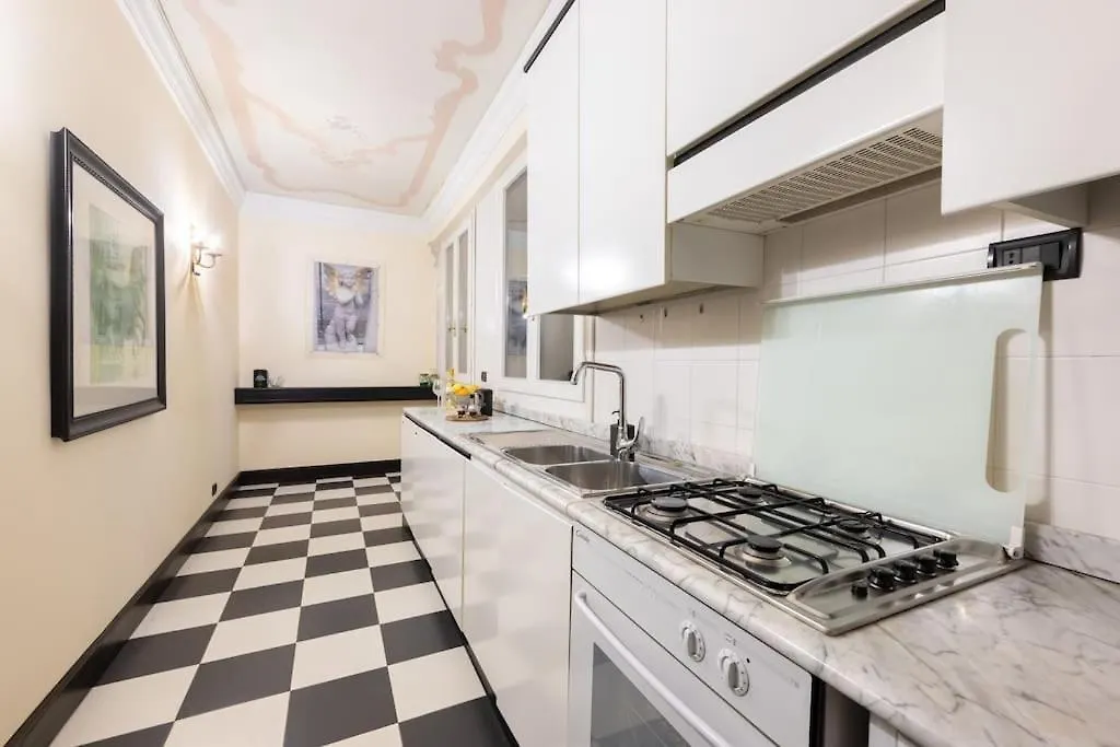 Canal View Luxury Heritage Retreat 2 Bedroom Venice